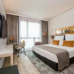 Leonardo Royal Fira Hotel 4*