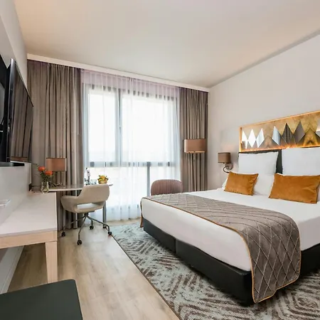 Leonardo Royal Fira Otel 4*
