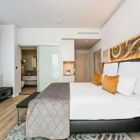 Otel Leonardo Royal Fira 4*